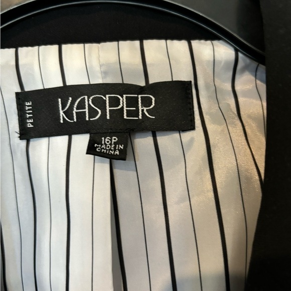Kasper NWOT Black Fully Lined Blazer With Mid Length Sleeves - Picture 3 of 7